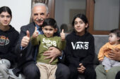 BAŞKAN YILDIRIM DEPREMZEDE AİLELERİ YALNIZ BIRAKMIYOR..