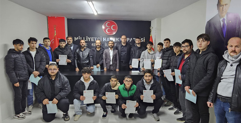 Çekmeköy Ülkü Ocakları’na mensup gençler MHP’ye üye kayıtlarını heyecanla gerçekleştirdi.
