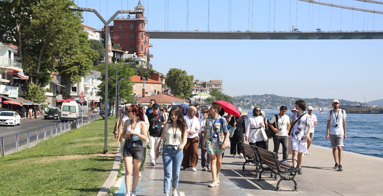 İstanbullu gençleri şehrin tarihi