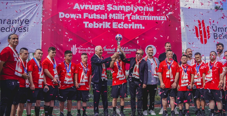Down Sendromlu Futsal Milli Takımıyla İtalya’ya gitmeden önce bir araya
