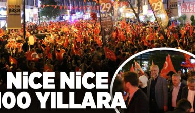 BİNLERCE ÇEKMEKÖYLÜ CUMHURİYET YÜRÜYÜŞÜ’NDE BULUŞTU..