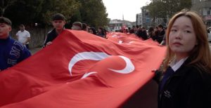 Tuzla’da 29 Ekim kutlamaları kapsamında yüzlerce öğrencinin katılımıyla 350 metrelik