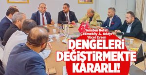 İlçe Başkanı Ömer Zahit Kuvvet ve partililerle beraber ilçe başkanlığında