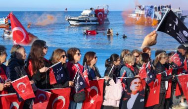 ULU ÖNDER ‘SAYGI ZİNCİRİ’YLE ANILDI..