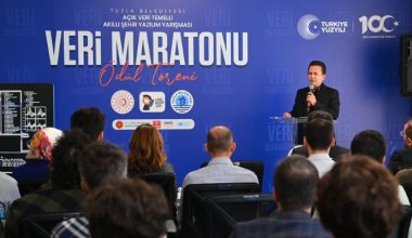 TUZLA’DA VERİ MARATONU YARIŞMASI ÖDÜLLERİ VERİLDİ..