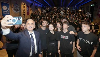 ÜMRANİYE BELEDİYESİ’NDEN GENÇLERE 7 BİN TL EĞİTİM DESTEĞİ