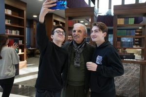 Ümraniye Belediyesi, üniversite eğitimi alan ve ikametgahı ilçede bulunan 593