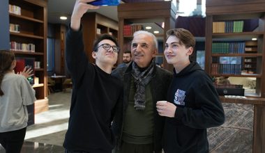 ÜMRANİYE BELEDİYESİ’NDEN 4,5 MİLYONLUK EĞİTİM DESTEĞİ..