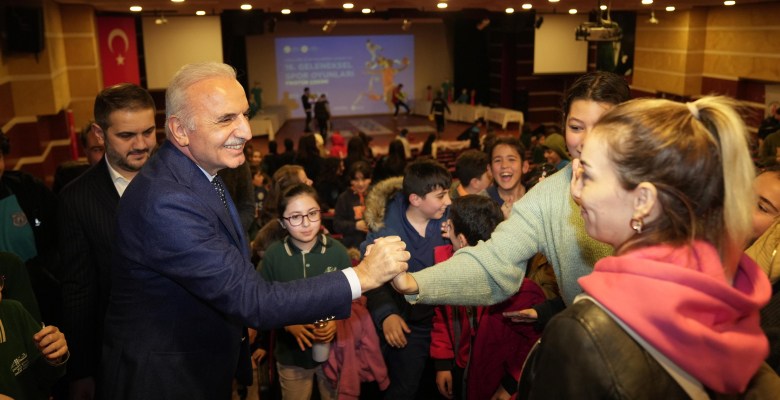 Ümraniye Belediyesi, ilçede bulunan 93 okula 1 milyon 200 bin