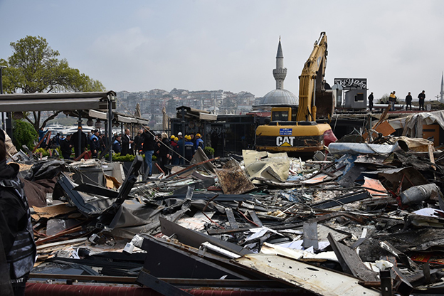 İBB’nin Üsküdar Salacak’taki kaçak yapılara ilişkin yıkım kararına gelen bakanlık