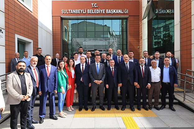 İBB Başkanı Ekrem İmamoğlu, Sultanbeyli Belediye Başkanı Ali Tombaş’a tebrik