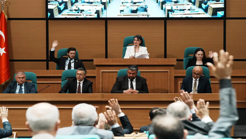 Üsküdar Belediye Başkanı Sinem Dedetaş, AK Parti döneminde vakıflara bedelsiz