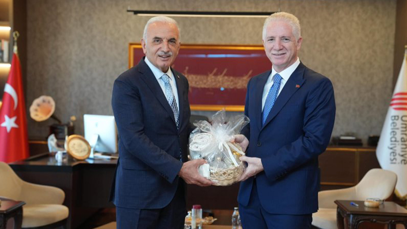 İstanbul Valisi Davut Gül, Ümraniye Belediye Başkanı İsmet Yıldırım’ı ziyaret