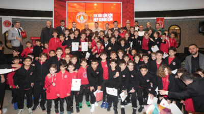 Ümraniye Belediye Başkanı İsmet Yıldırım, Ümraniyespor altyapı akademi gençleri ve