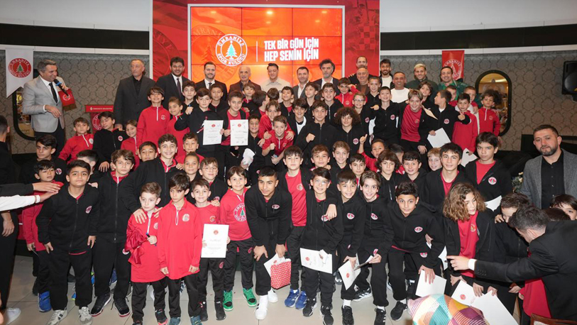 Ümraniye Belediye Başkanı İsmet Yıldırım, Ümraniyespor altyapı akademi gençleri ve