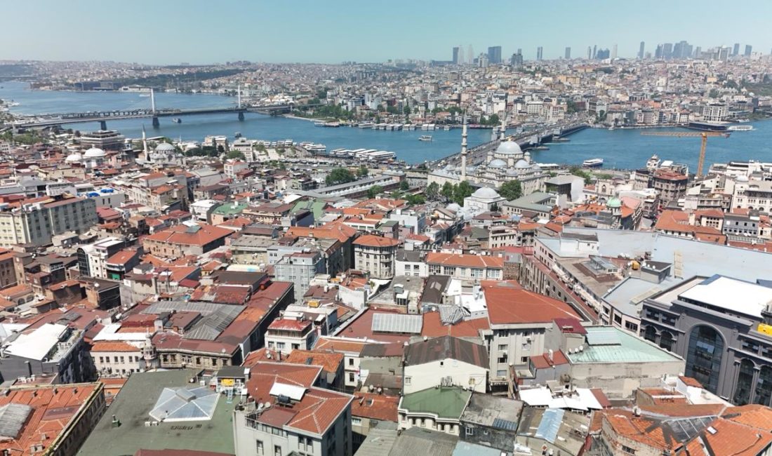 İstanbul’un tarihi kalbi Eminönü, turizmde geçirdiği büyük dönüşümle dikkat çekiyor.