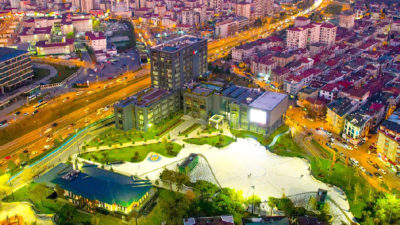 Ümraniye Belediyesi tarafından ilçeye 2021 yılında kazandırılan Belediye Meydanı, 27.287