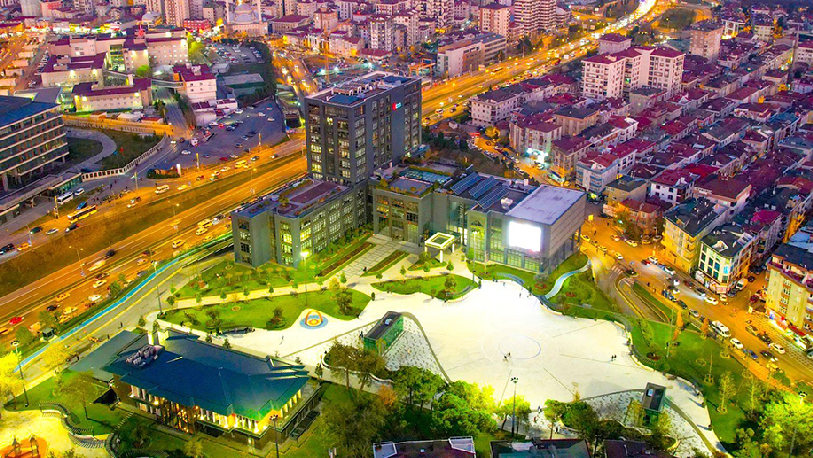 Ümraniye Belediyesi tarafından ilçeye 2021 yılında kazandırılan Belediye Meydanı, 27.287
