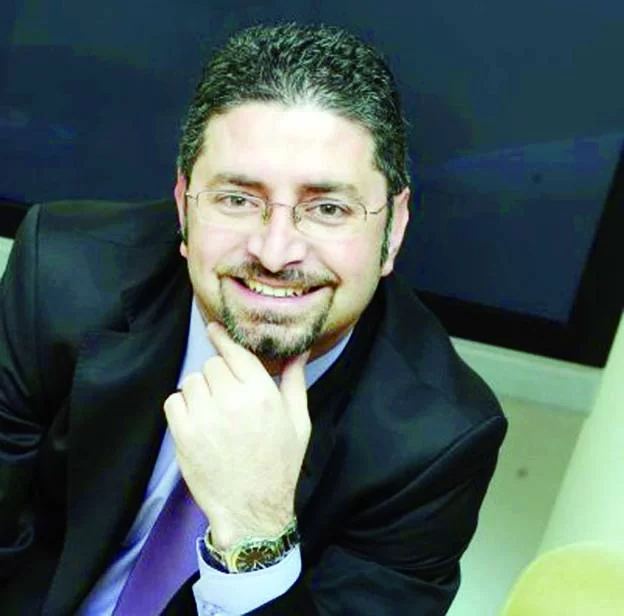 Deniz KALENDERGİL yazar fotoğrafı