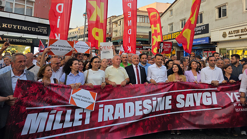 Yeni Parti tarafından Çekmeköy’de düzenlenen ‘Millet İradesine Saygı’ yürüyüşünde binlerce